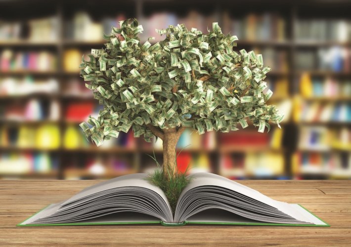 i cinque scrittori più pagati nel 2019 - albero - libri